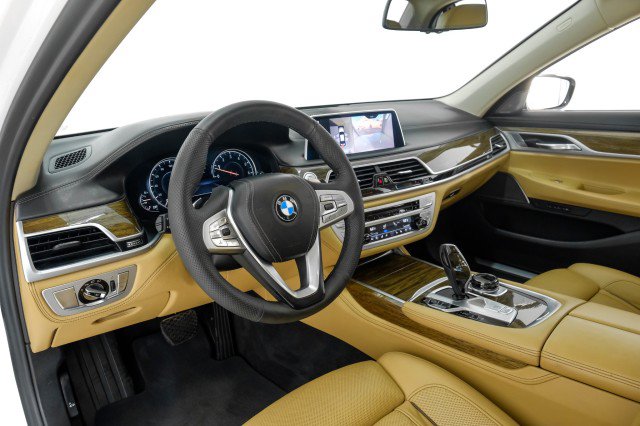 Used 2019 BMW 740i w/ Executive Package RWD image 13