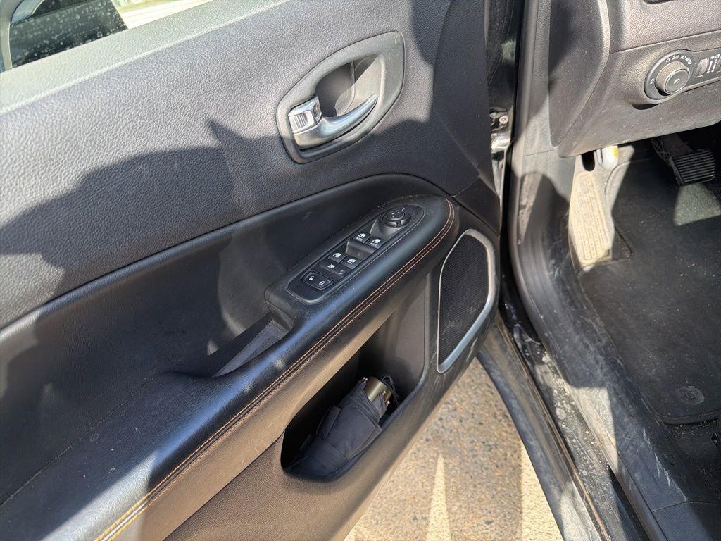 Used 2018 Jeep Compass Limited w/ Navigation Group AWD/4WD image 13