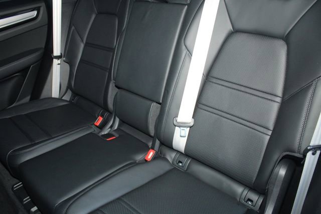 Certified 2023 Porsche Cayenne Platinum Edition image 24