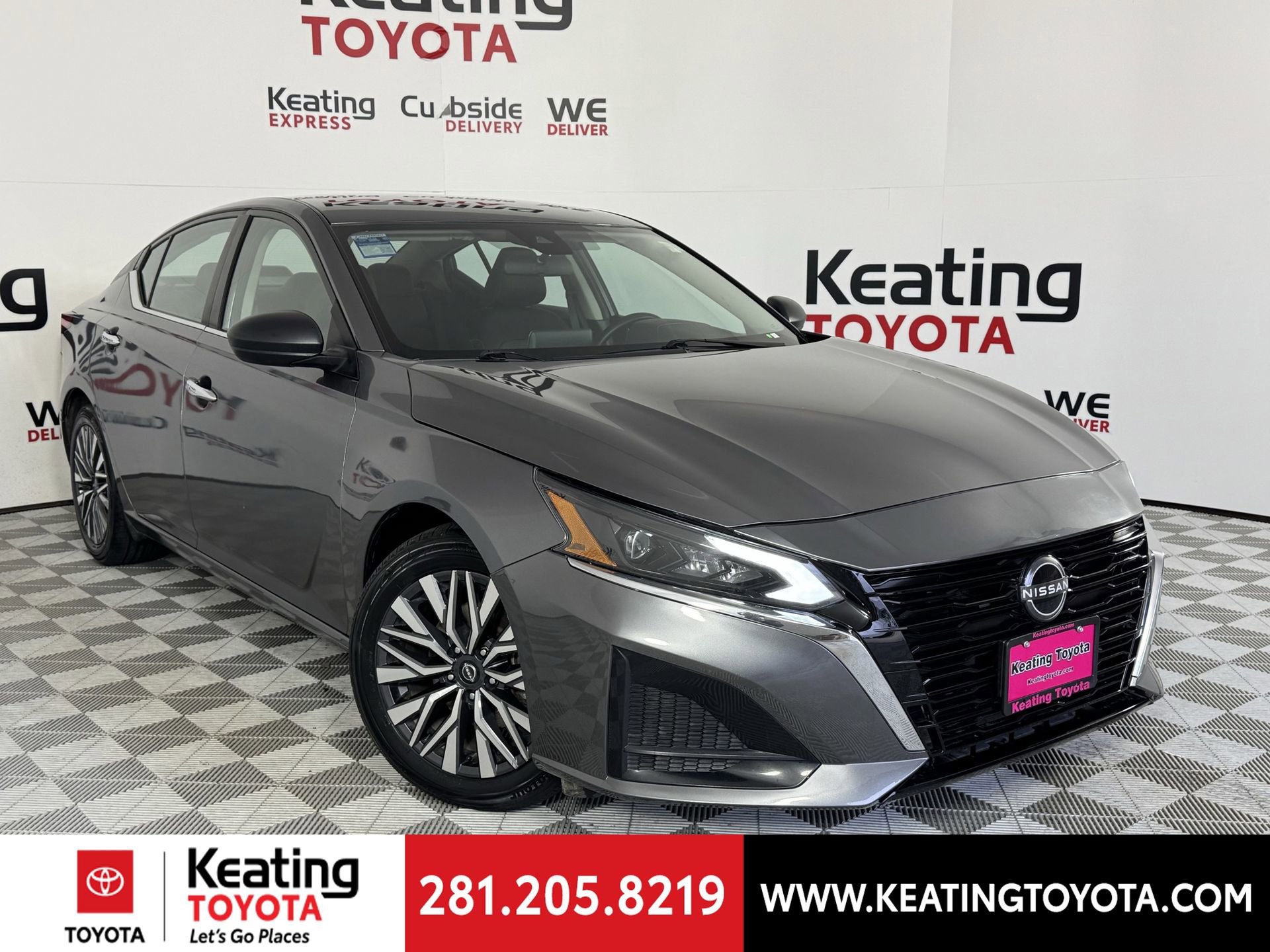 Used 2024 Nissan Altima 2.5 SV image 2