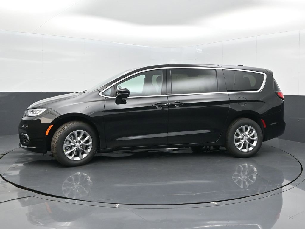 New 2026 Chrysler Pacifica Select image 4