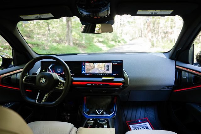 Used 2025 BMW X3 xDrive30i w/ Premium Package AWD/4WD image 8
