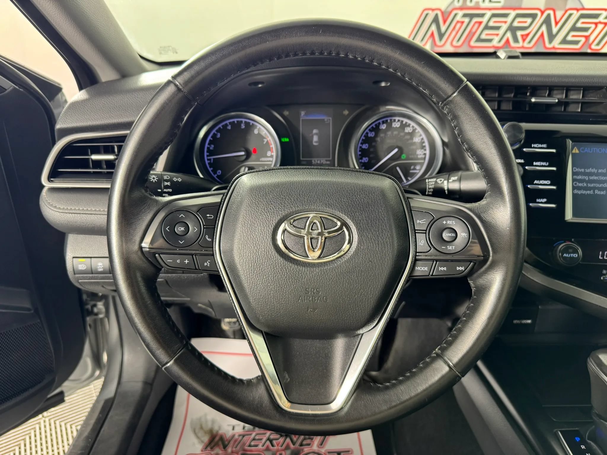 Used 2019 Toyota Camry SE w/ Convenience Package FWD image 13