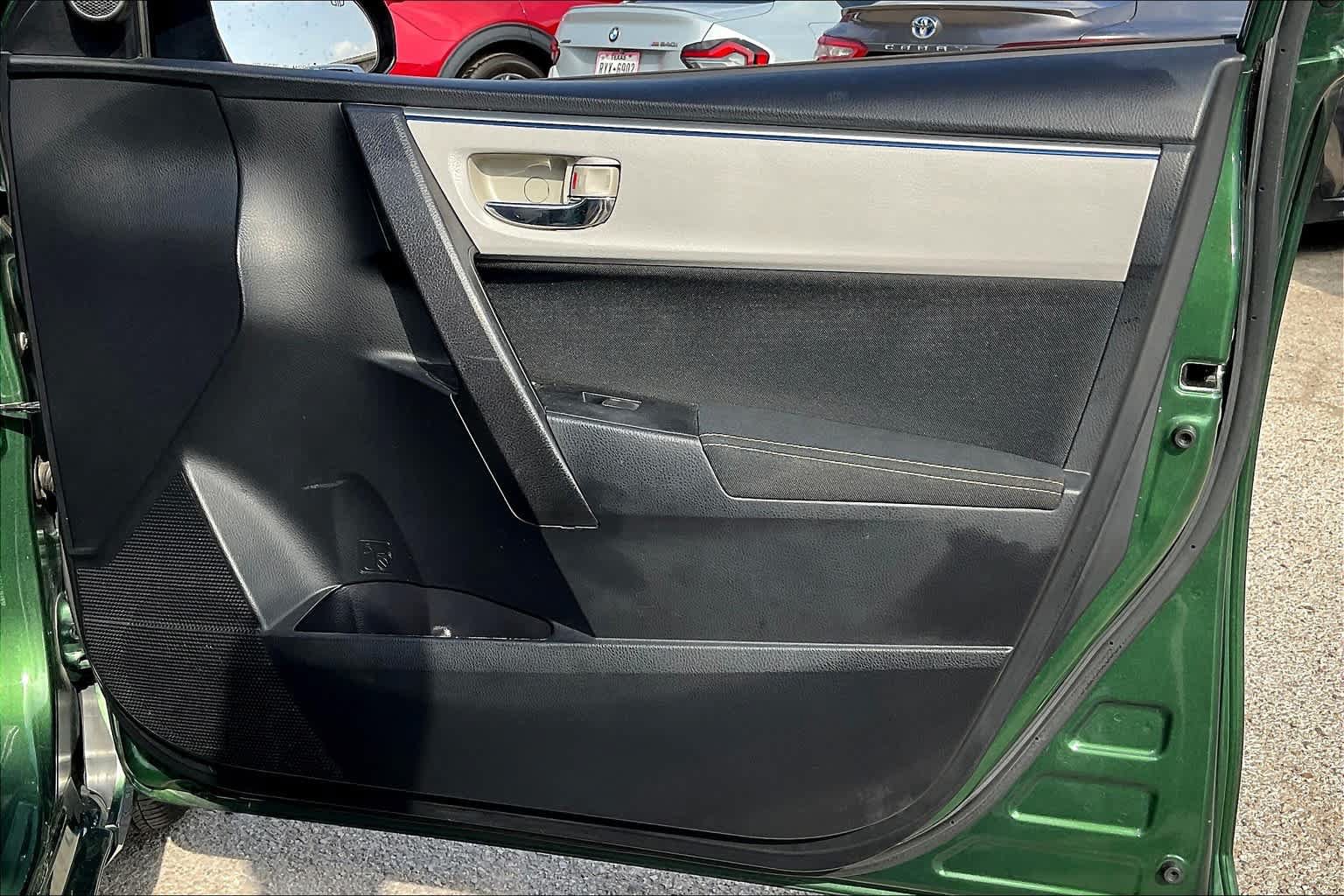 Used 2015 Toyota Corolla LE FWD image 22