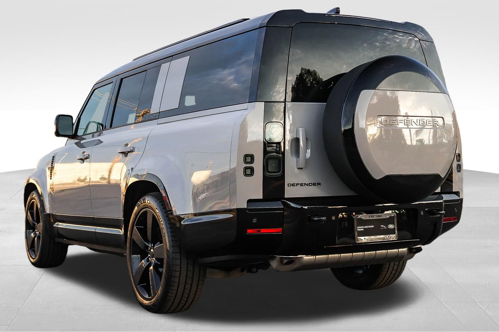 New 2026 Land Rover Defender 130 X-Dynamic SE image 7