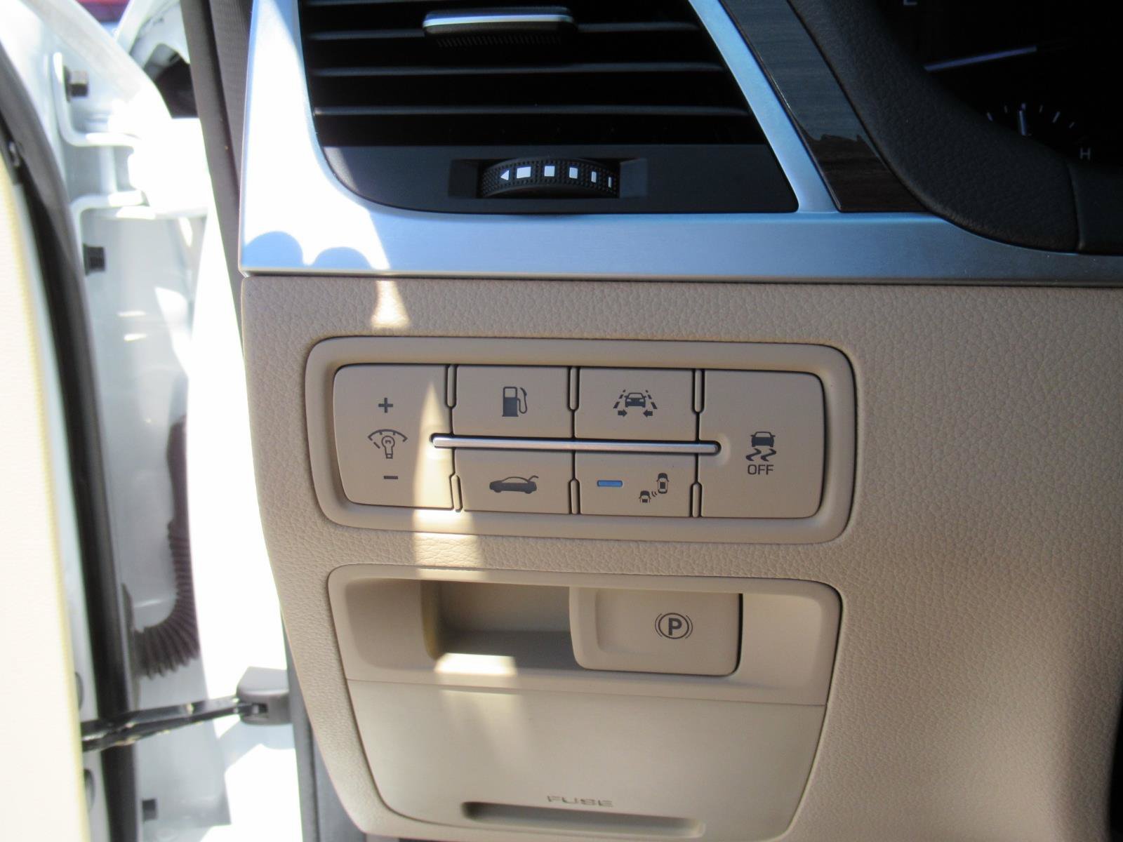 Used 2020 Genesis G80 3.8 RWD image 18