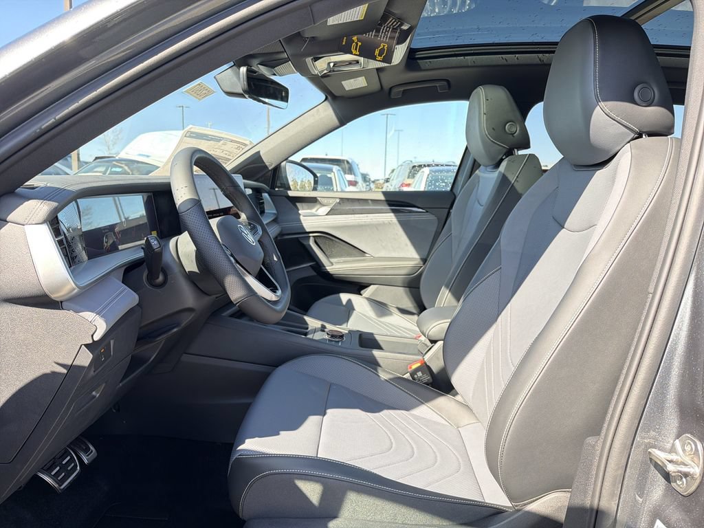 New 2026 Volkswagen Tiguan SE R-Line FWD image 11