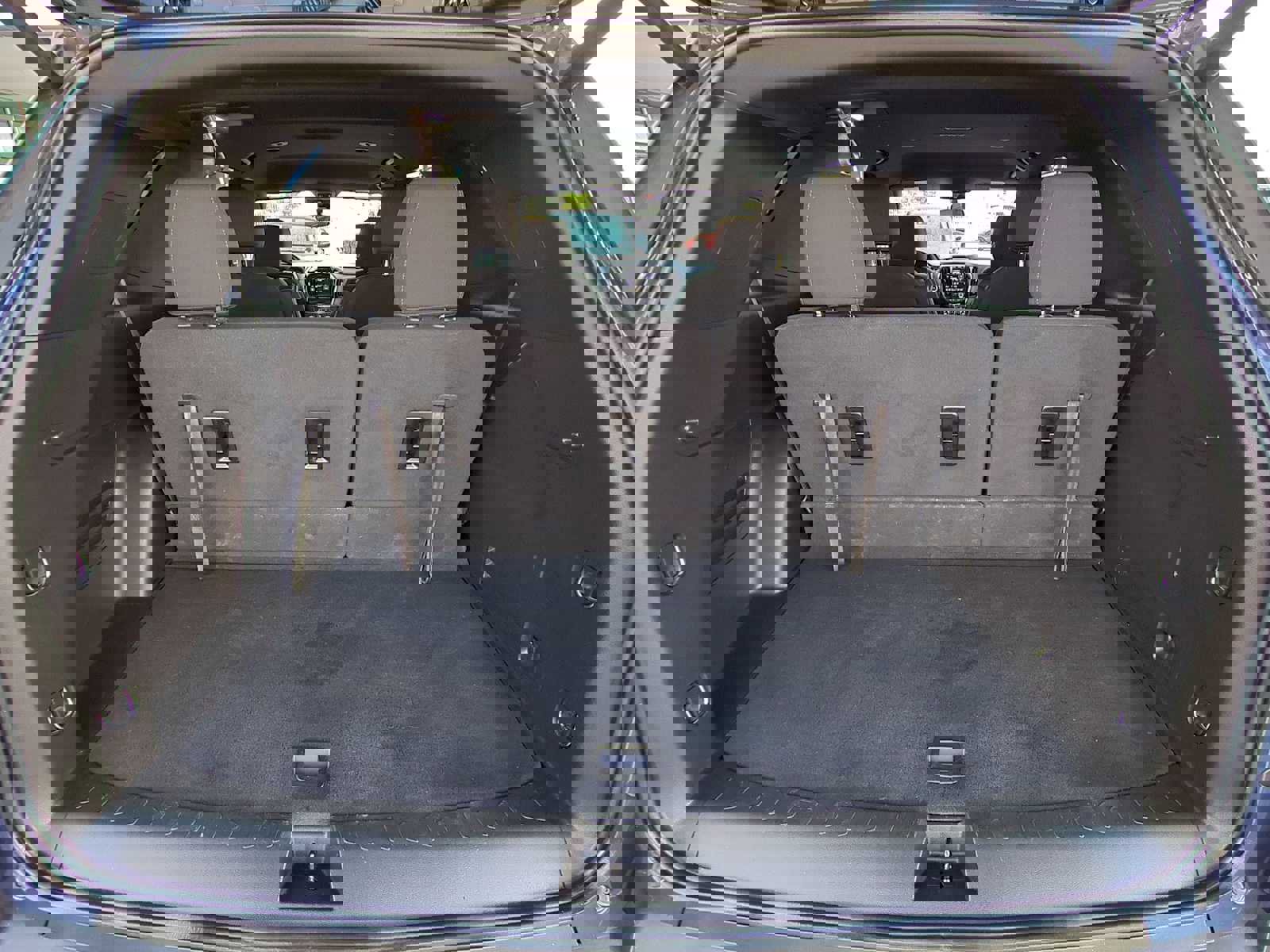 Used 2023 Chevrolet Traverse LT image 24