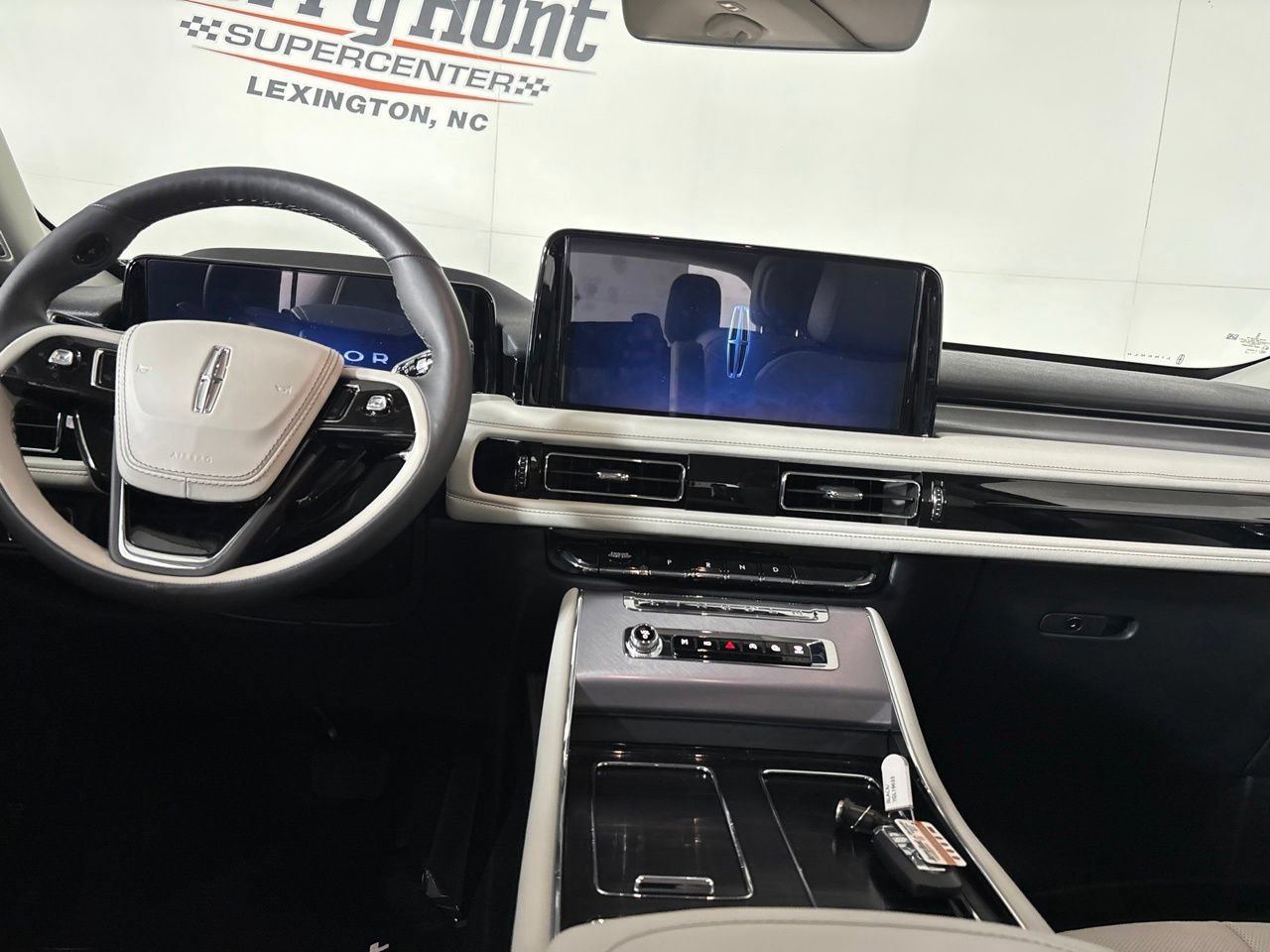 Used 2026 Lincoln Aviator 2WD image 28