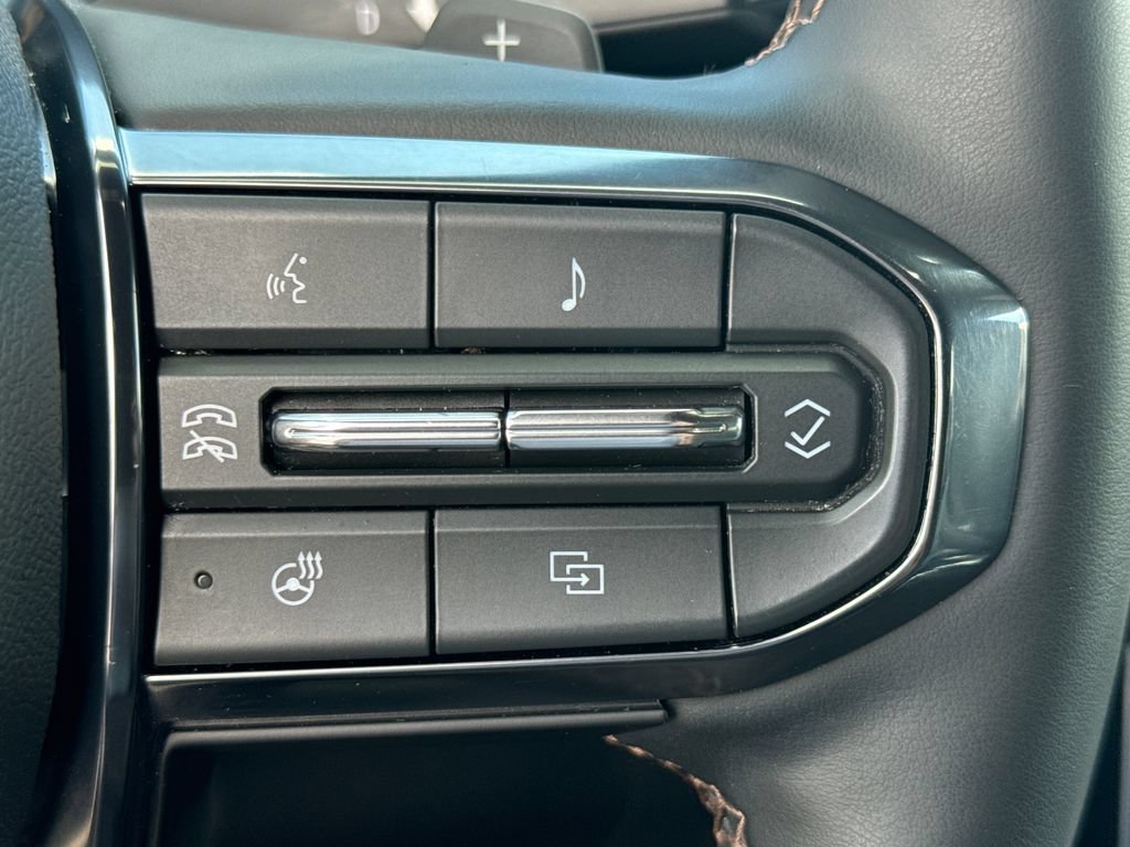 Certified 2025 GMC Yukon XL AT4 w/ AT4 Premium Package AWD/4WD image 23