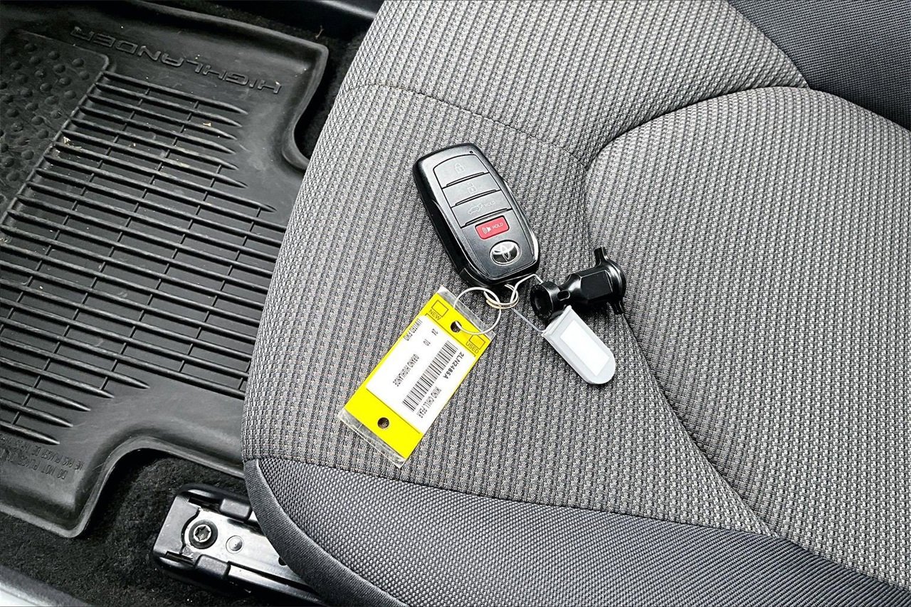 Used 2024 Toyota Grand Highlander Limited image 30