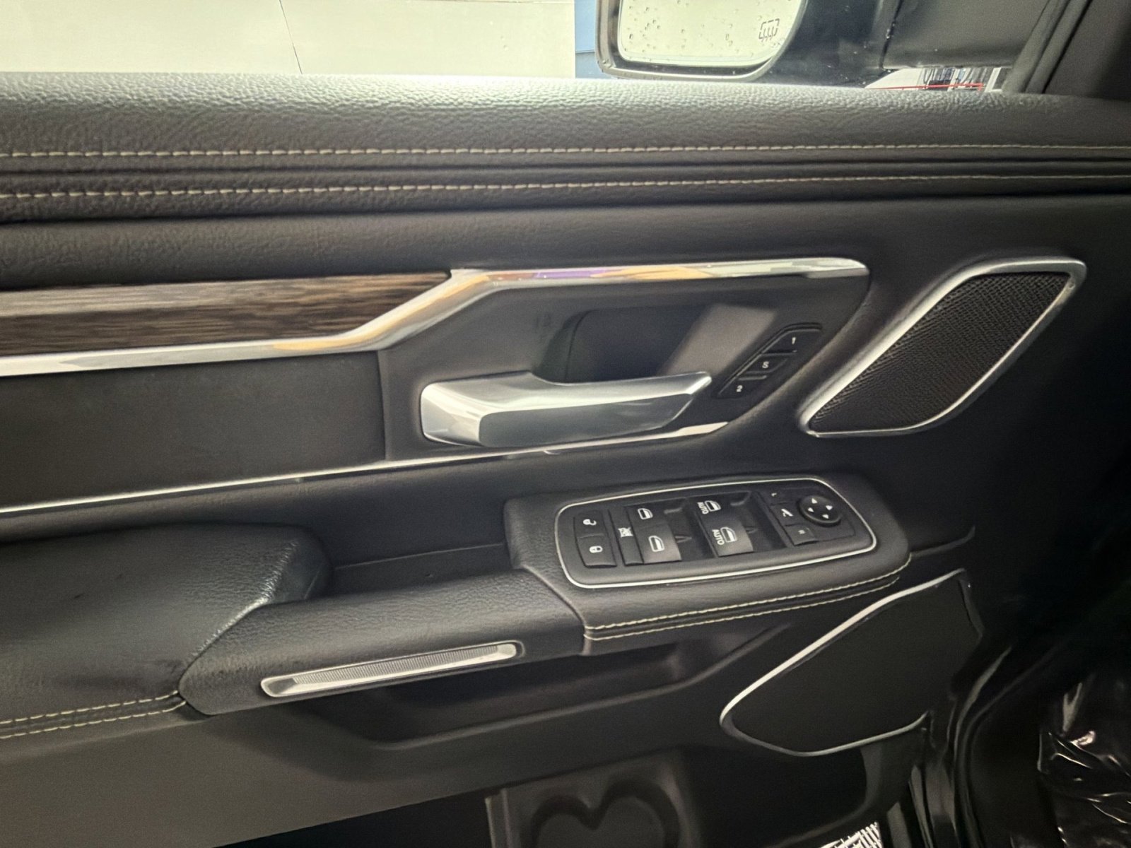 Used 2019 RAM 1500 Laramie image 15