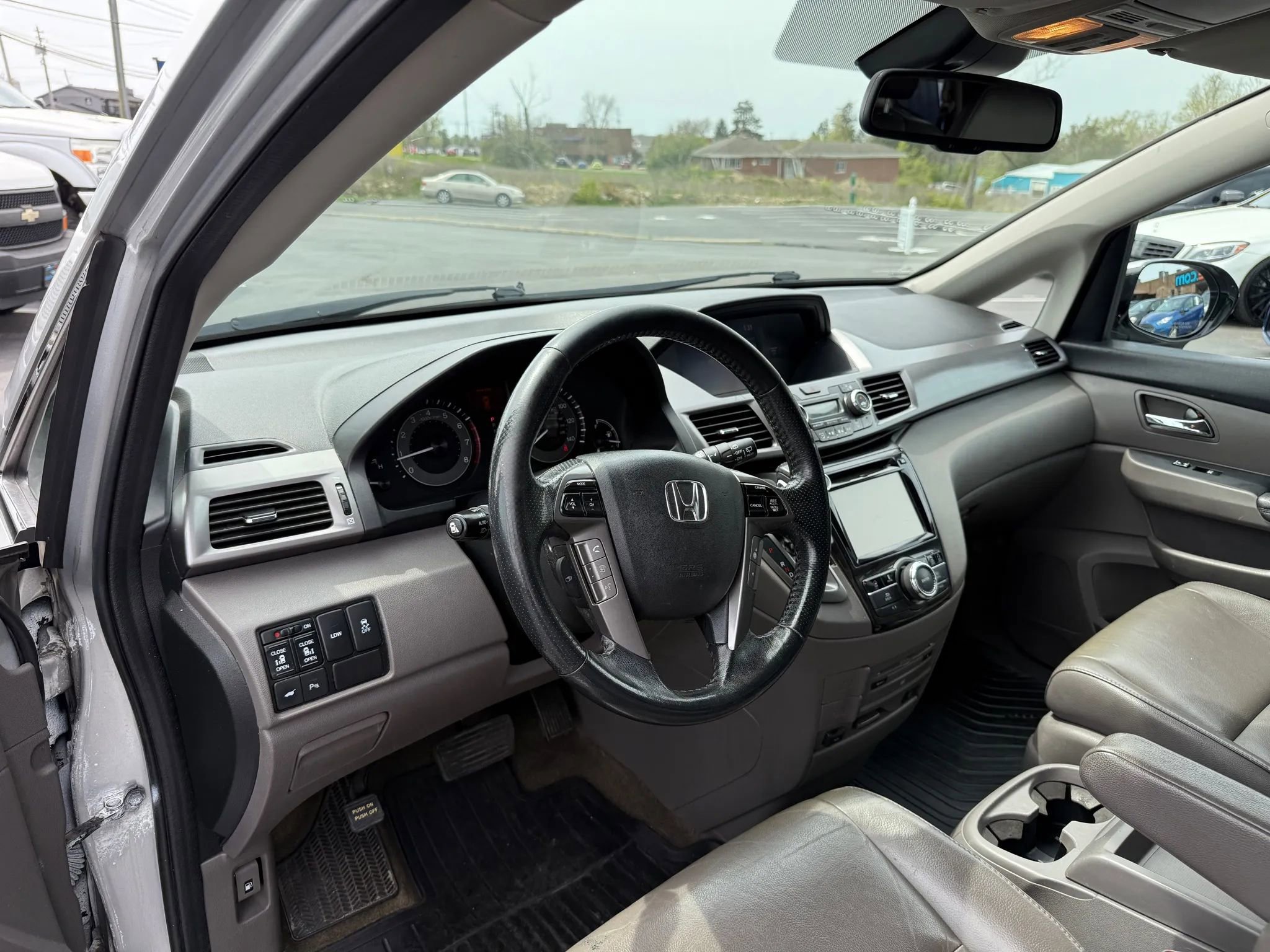 Used 2015 Honda Odyssey Touring Elite image 10