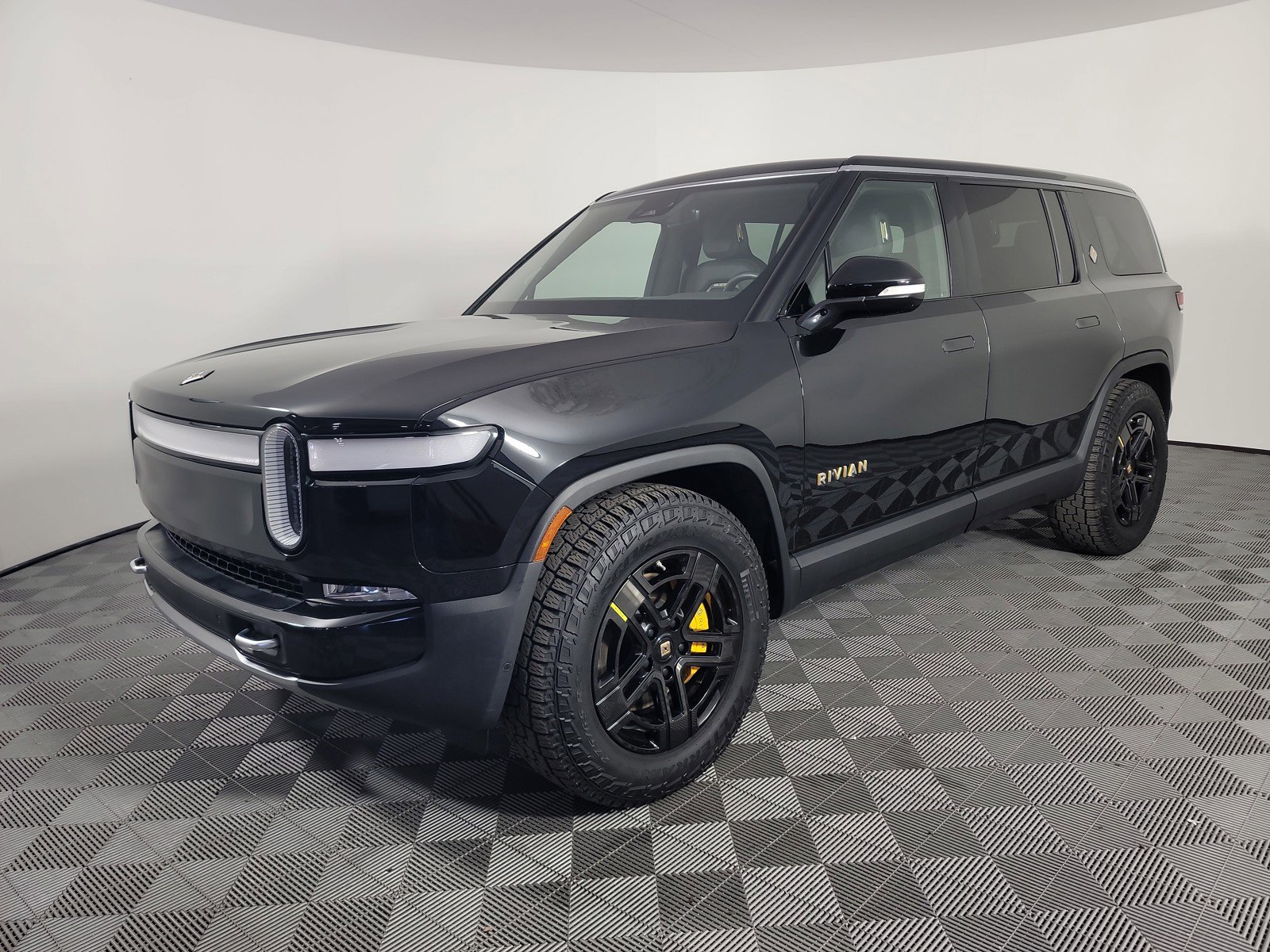 Used 2022 Rivian R1S Launch Edition image 1