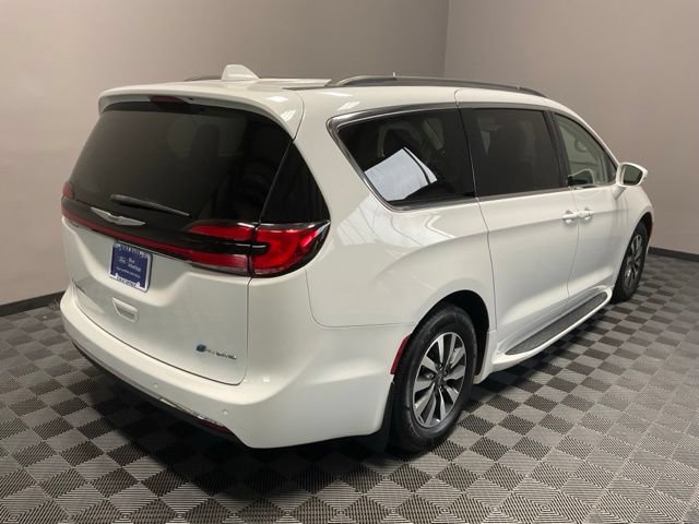 Used 2021 Chrysler Pacifica Touring FWD image 8