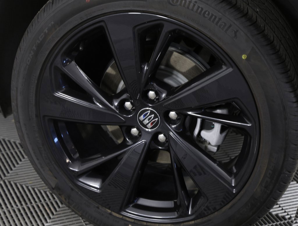 Certified 2025 Buick Envision Sport Touring image 8