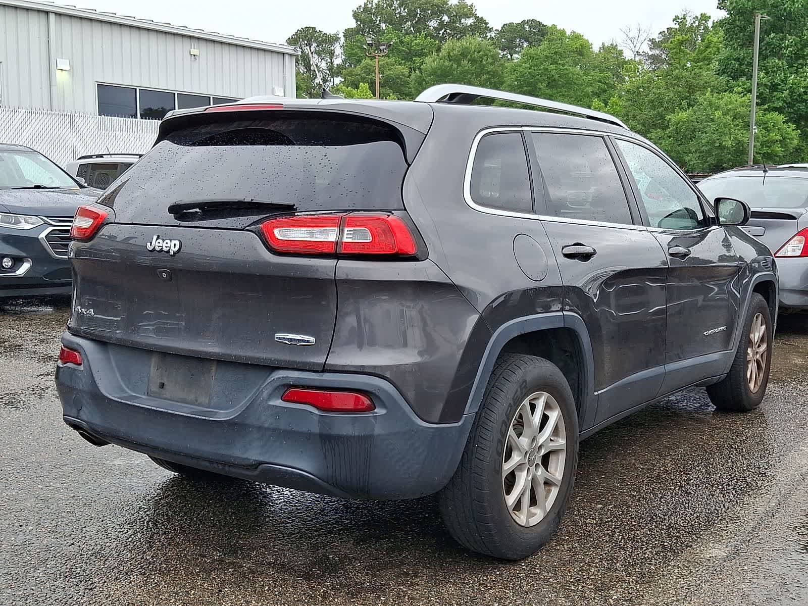 Used 2015 Jeep Cherokee Latitude AWD/4WD image 3
