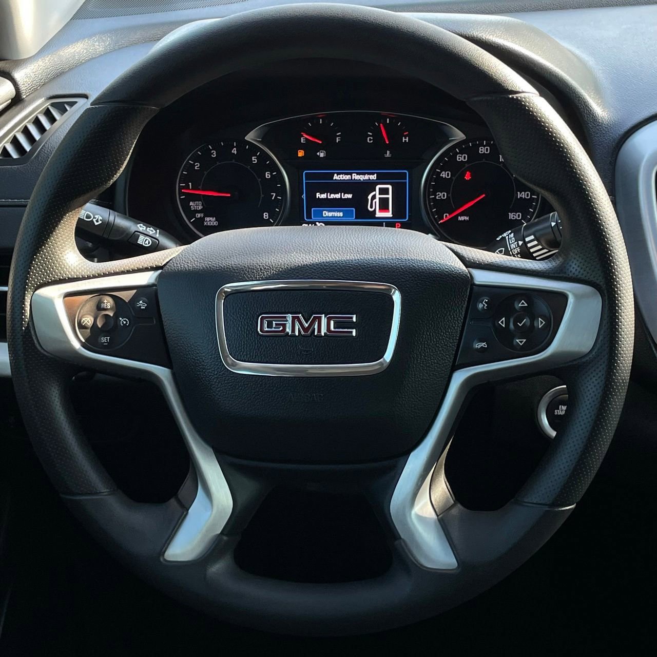 Used 2024 GMC Terrain SLE w/ Driver Convenience Package FWD image 12