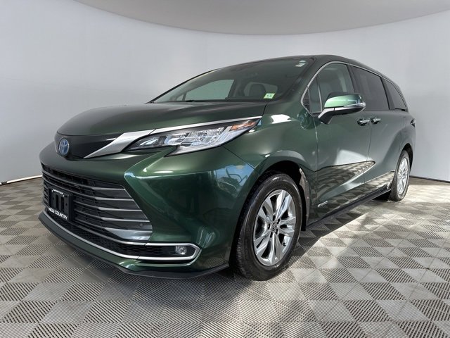 Used 2021 Toyota Sienna Limited image 3