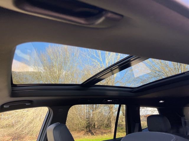 New 2025 Cadillac XT6 Luxury image 31