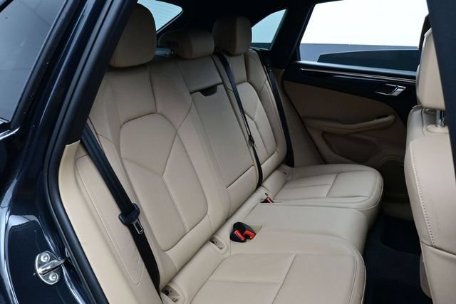 Certified 2025 Porsche Macan AWD/4WD image 17