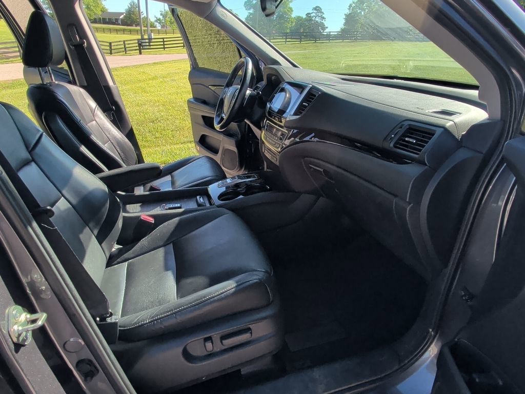Used 2016 Honda Pilot Touring image 12