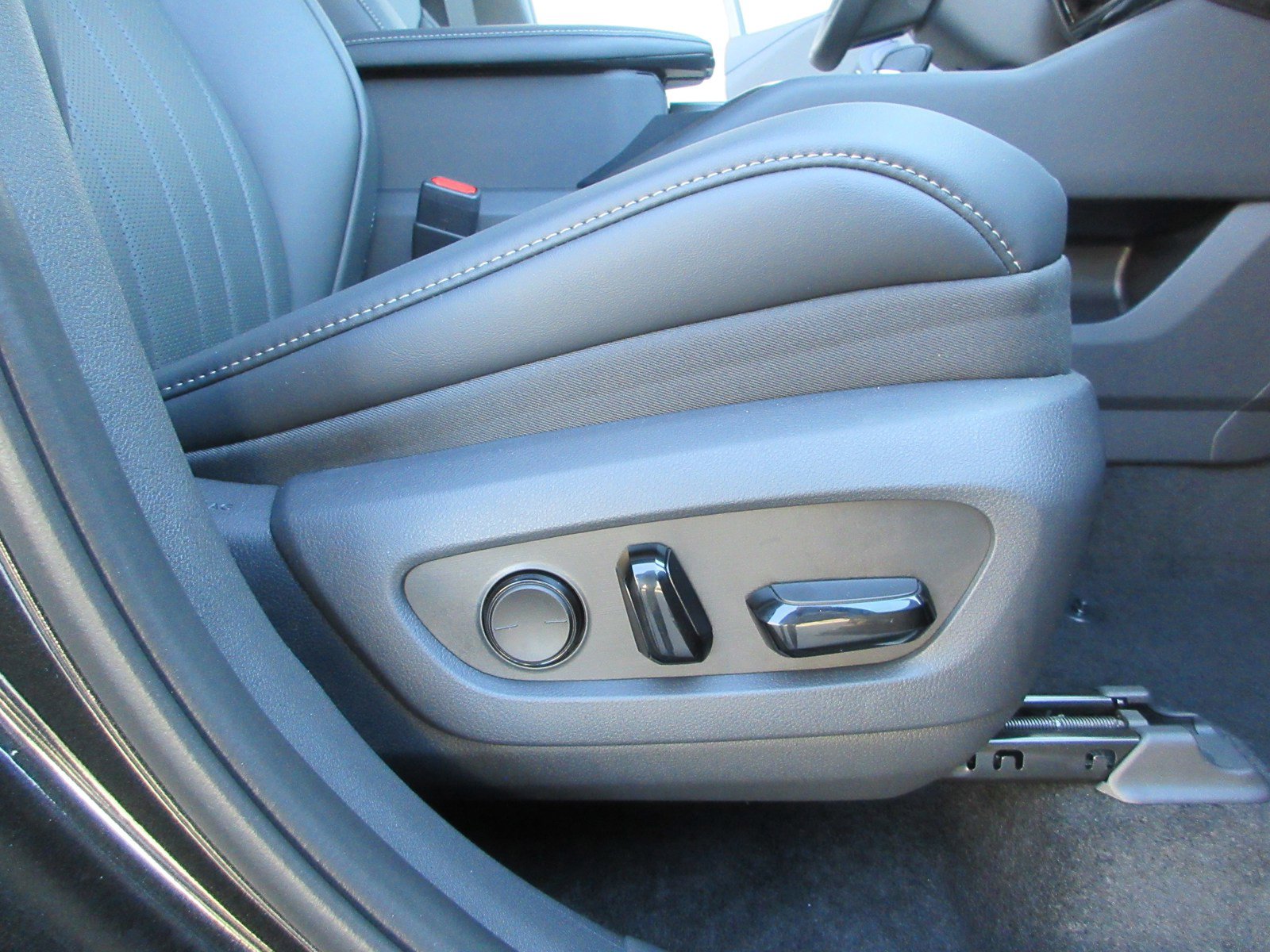 New 2026 Lexus TX 500h AWD image 30