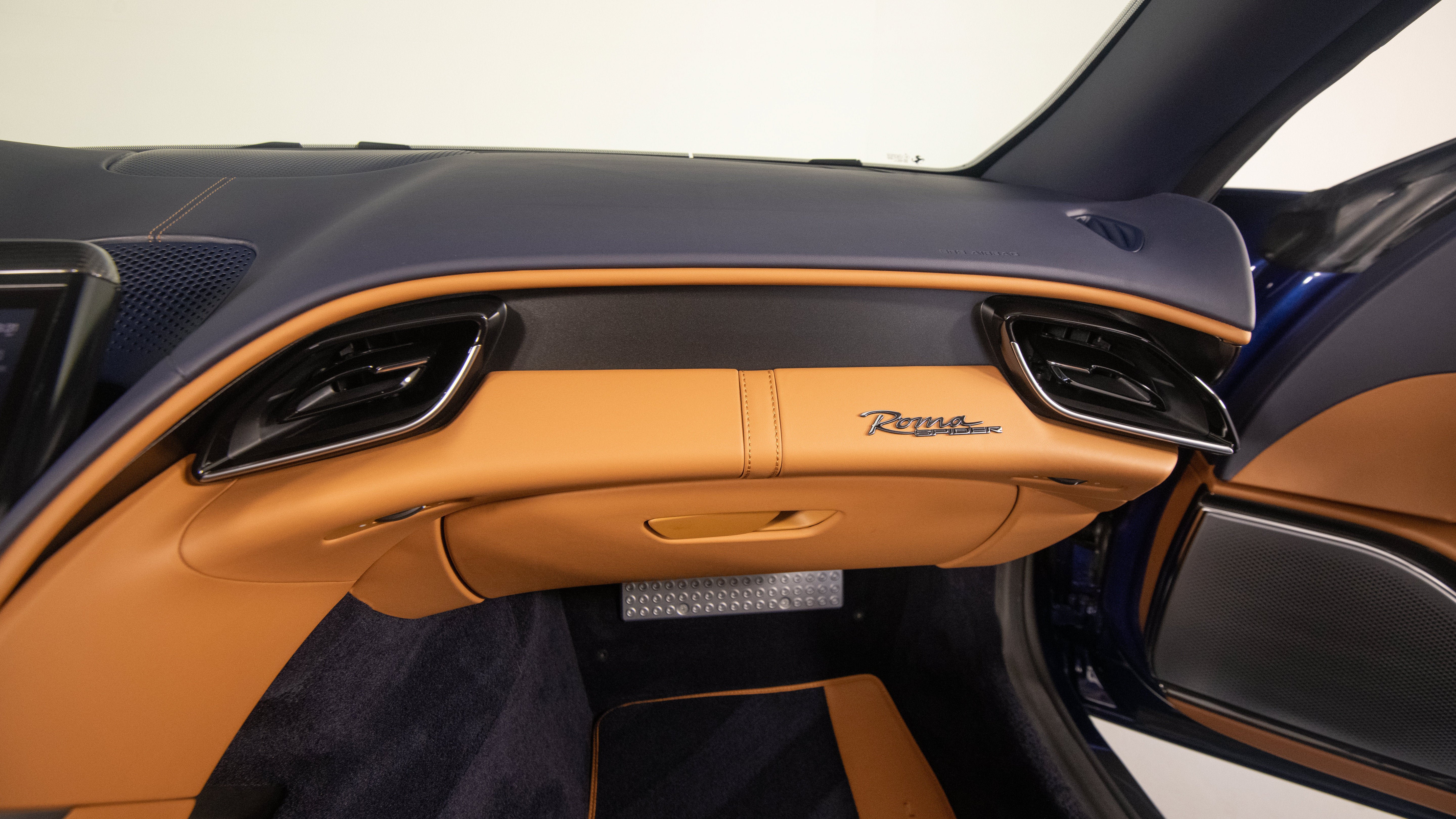 Certified 2025 Ferrari Roma Spider RWD image 35