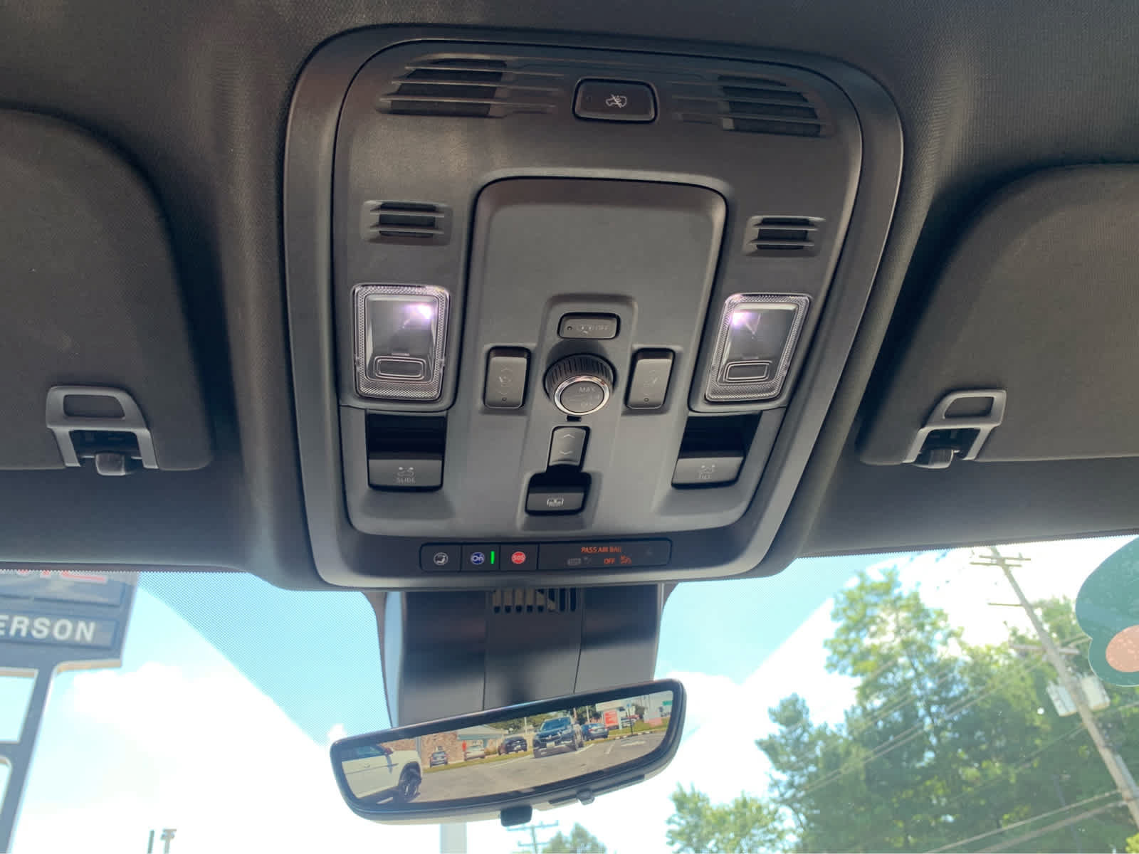 Used 2025 GMC Yukon Denali Ultimate AWD/4WD image 23