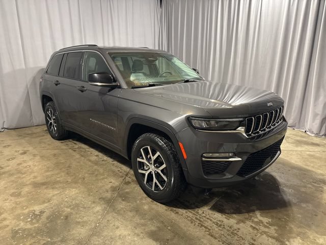 Used 2024 Jeep Grand Cherokee Limited AWD/4WD image 2
