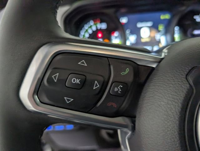 Used 2025 Jeep Wrangler Unlimited Sahara AWD/4WD image 17