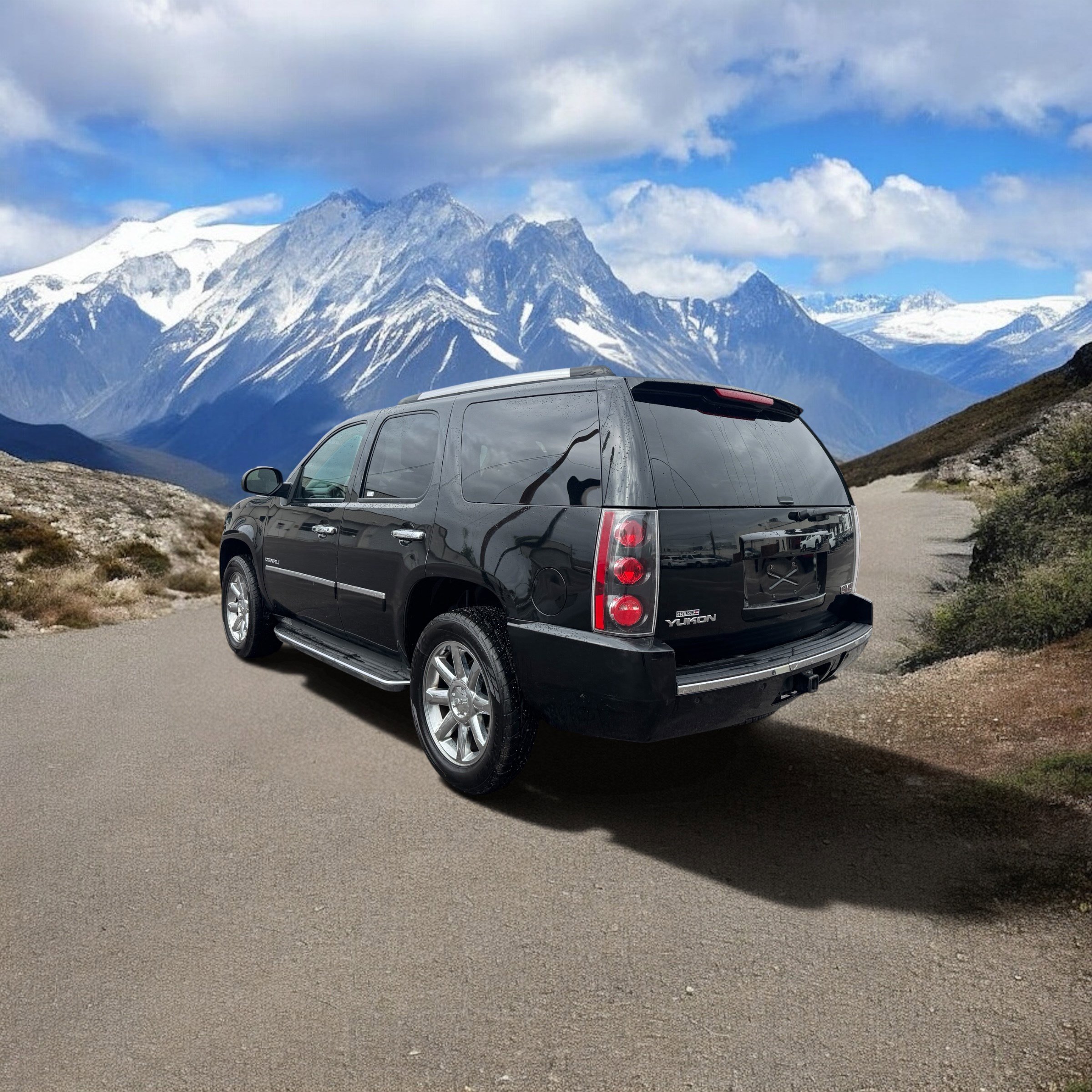 Used 2013 GMC Yukon Denali AWD/4WD image 3