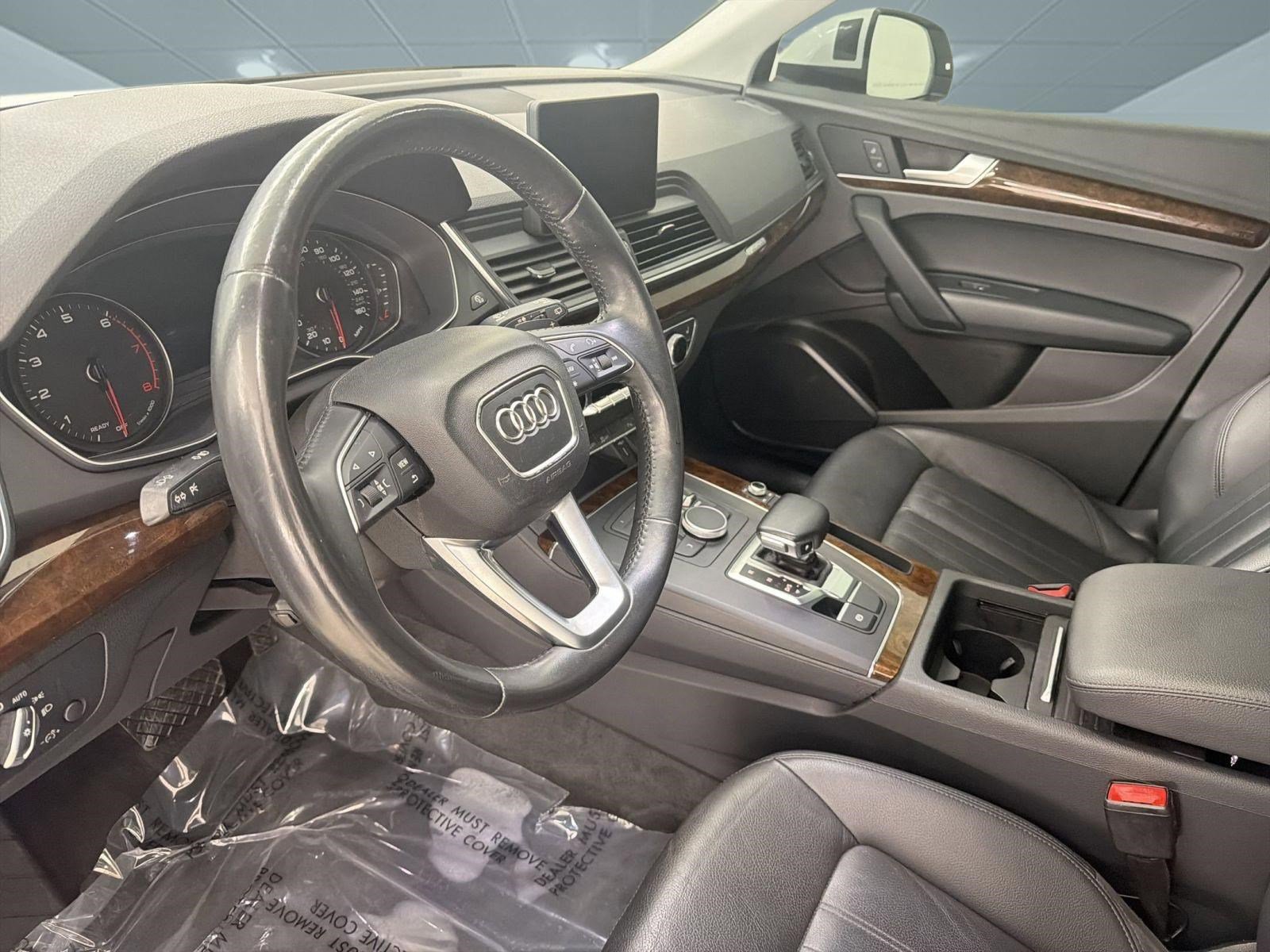 Used 2020 Audi Q5 Premium w/ Convenience Package image 4
