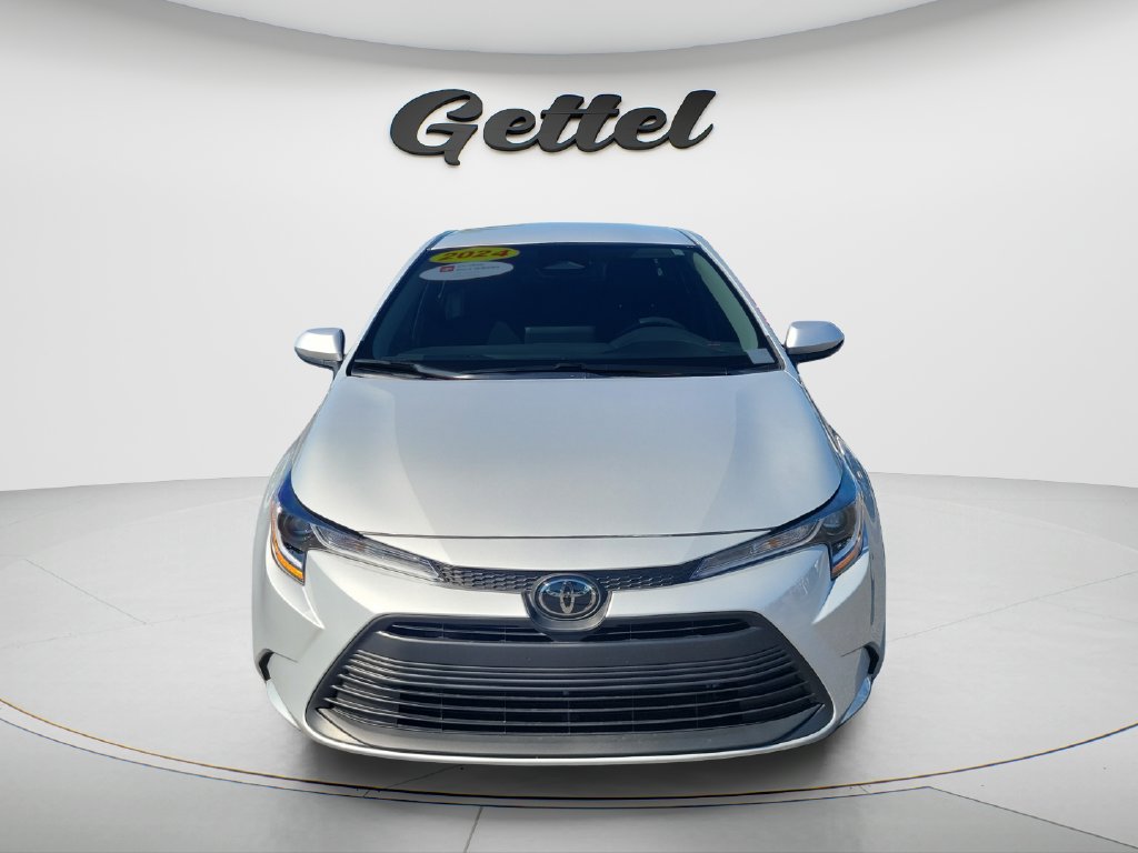 Used 2024 Toyota Corolla LE FWD image 2
