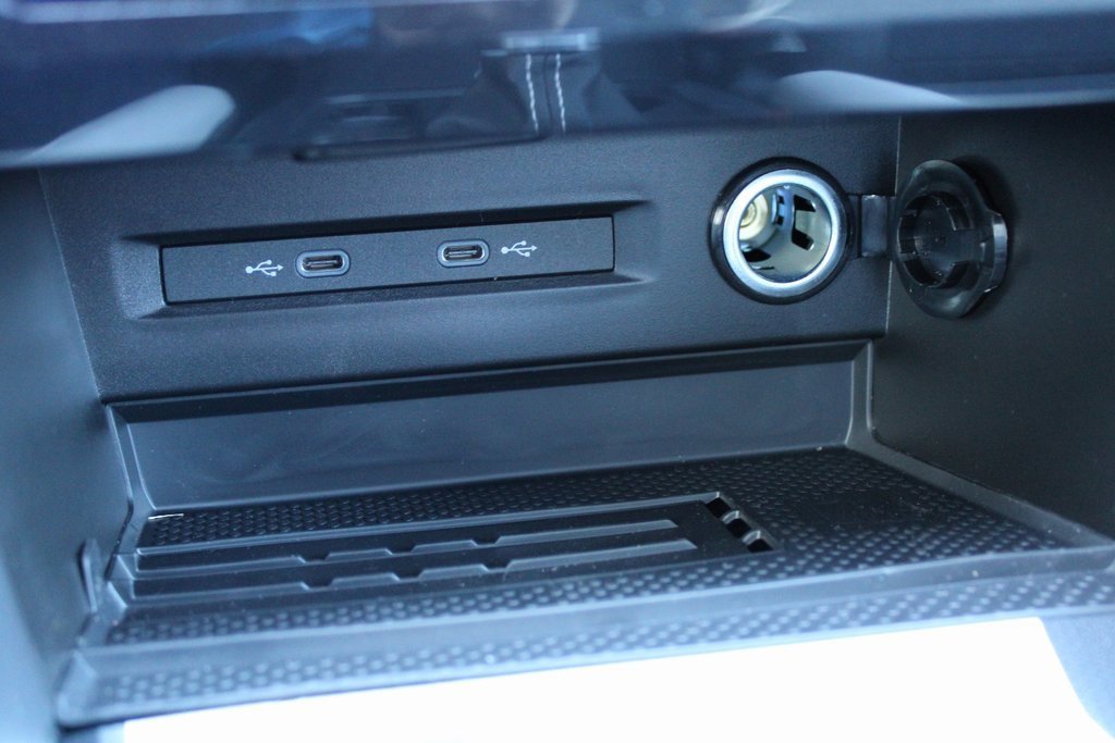 Certified 2025 Volkswagen Taos SE image 15