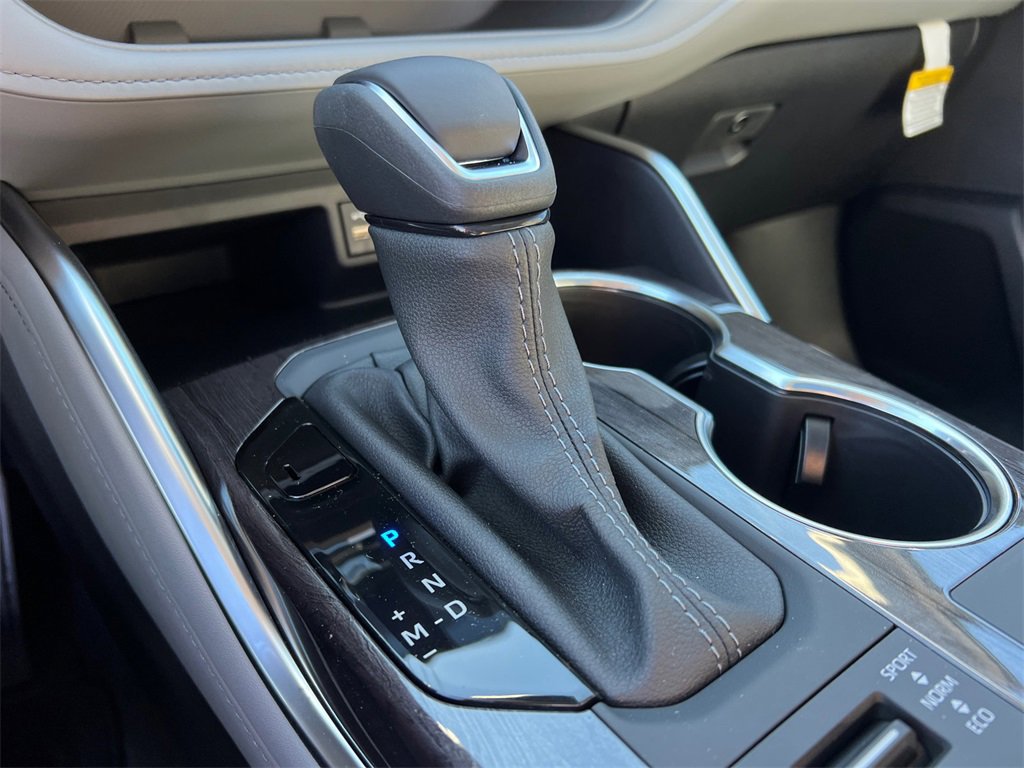 New 2026 Toyota Highlander Limited image 32
