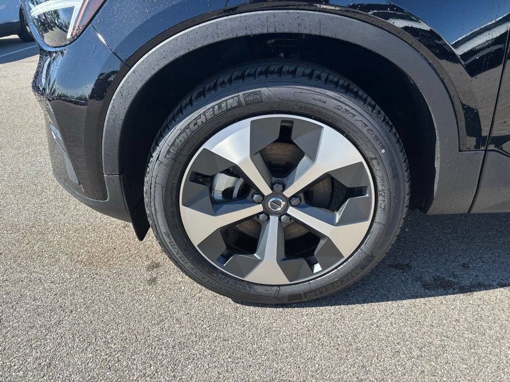 New 2026 Volvo XC40 B5 Core w/ Climate Package AWD/4WD image 9