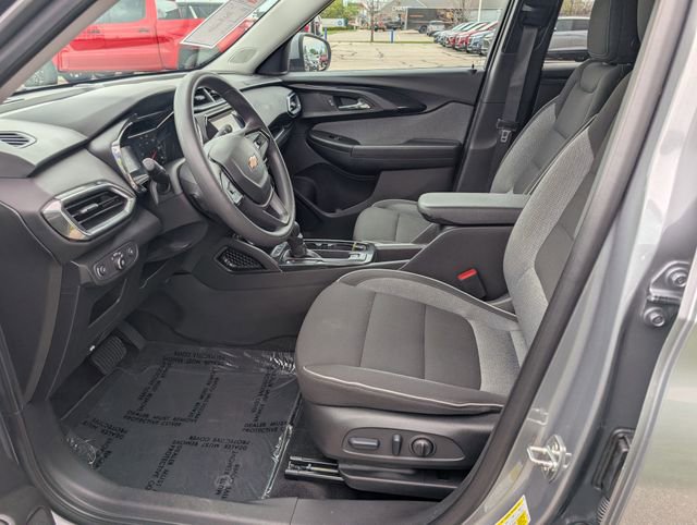 Used 2023 Chevrolet TrailBlazer LT w/ Convenience Package AWD/4WD image 9