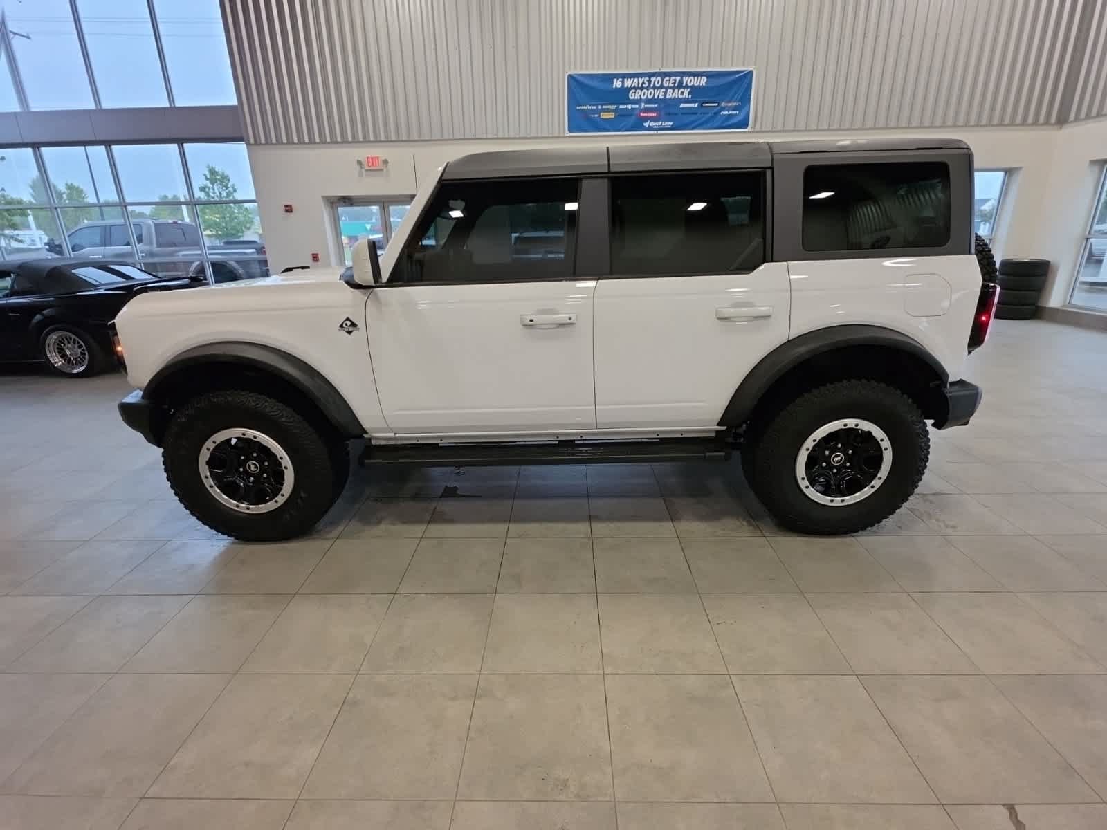 Used 2024 Ford Bronco Outer Banks w/ Sasquatch Package AWD/4WD image 17