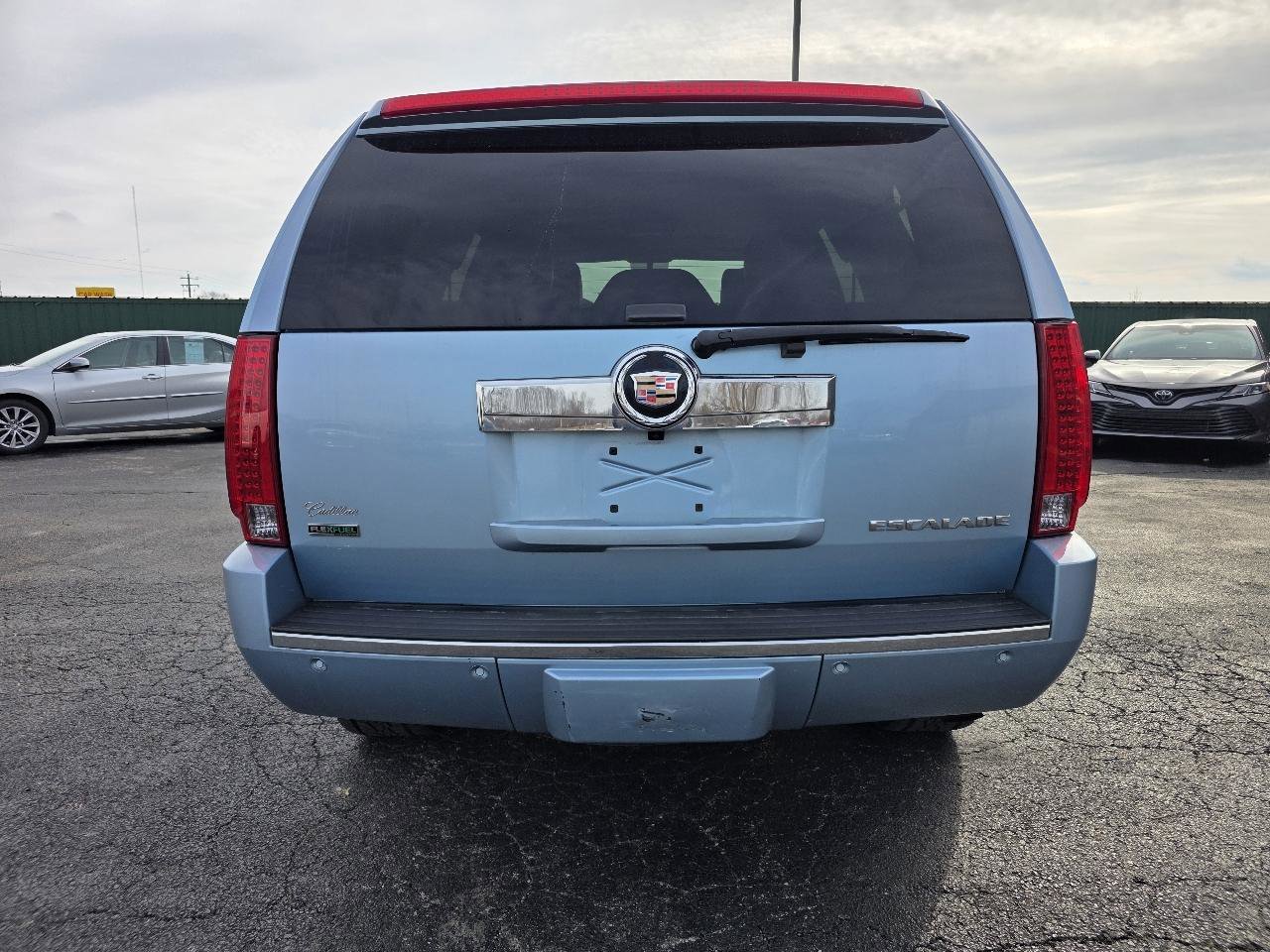 Used 2011 Cadillac Escalade Luxury AWD/4WD image 4
