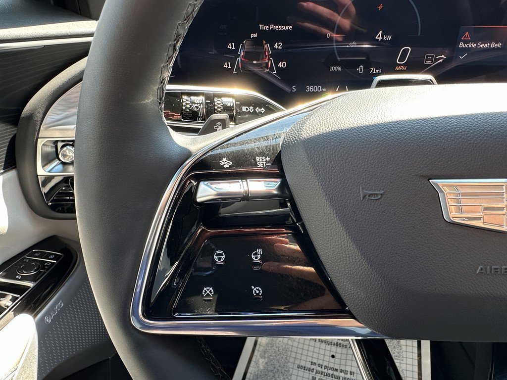 New 2025 Cadillac Lyriq Luxury w/ LPO, Floor Liner Package AWD/4WD image 21