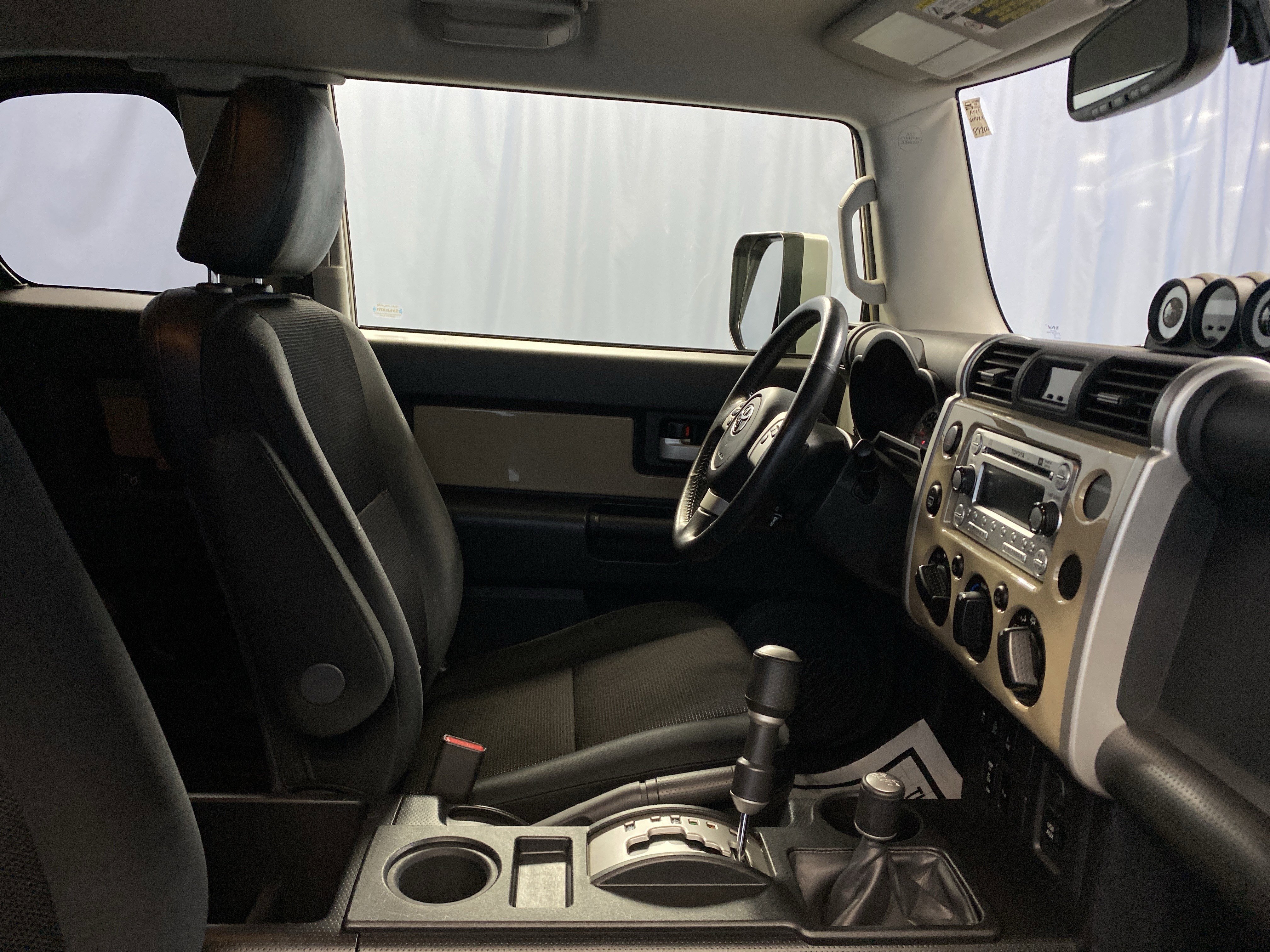 Used 2013 Toyota FJ Cruiser 4WD image 39