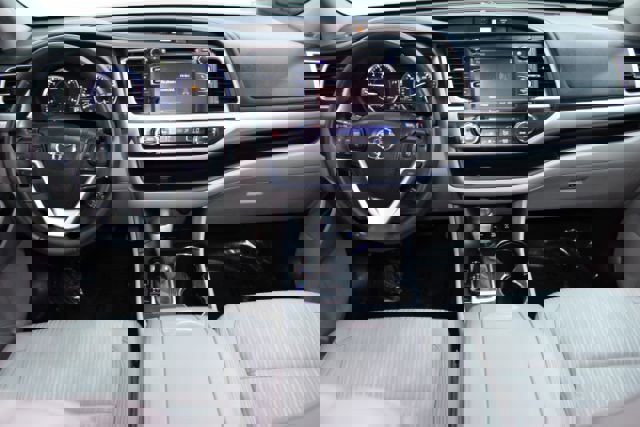 Used 2016 Toyota Highlander Plus image 2