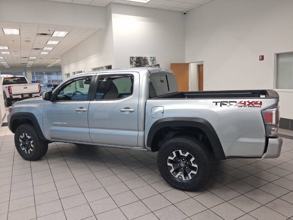 Used 2023 Toyota Tacoma TRD Off-Road w/ Technology Package AWD/4WD image 8