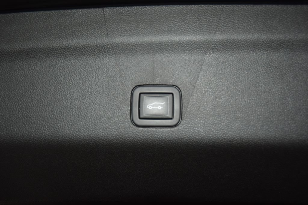 Used 2024 GMC Yukon AT4 AWD/4WD image 29