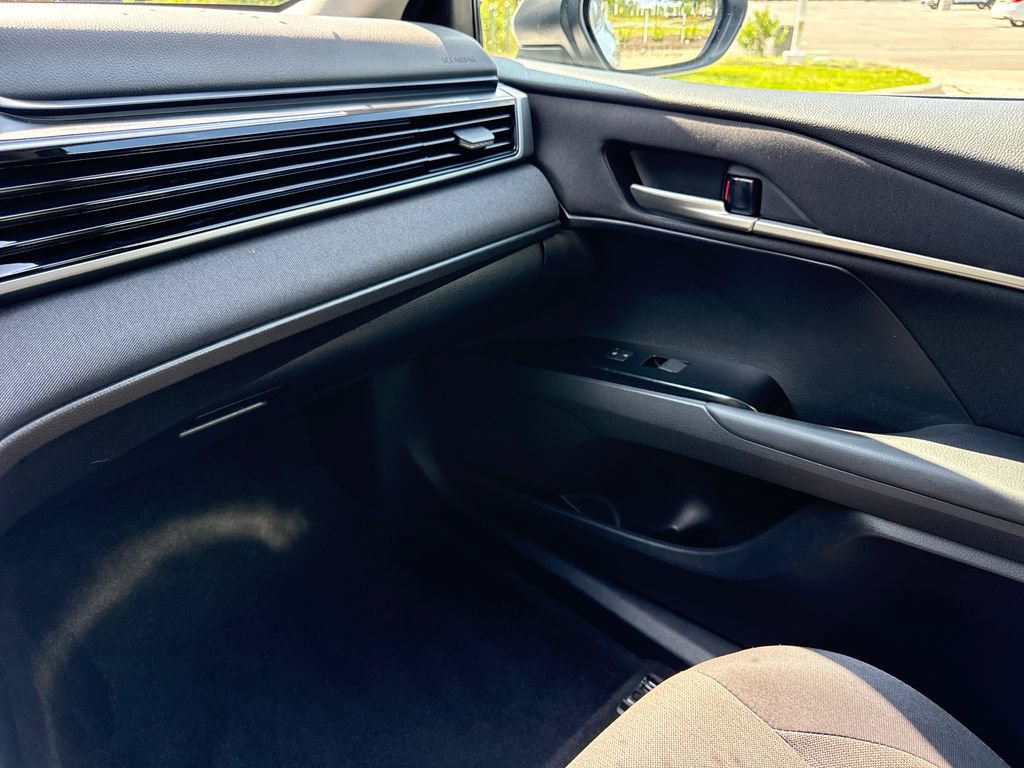 Used 2025 Toyota Camry LE FWD image 17