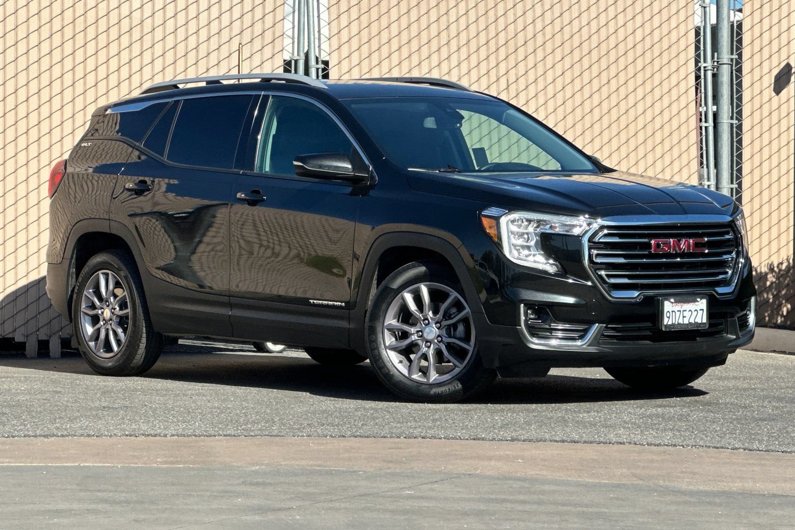 Certified 2023 GMC Terrain SLT w/ LPO, Cargo Package FWD video 2