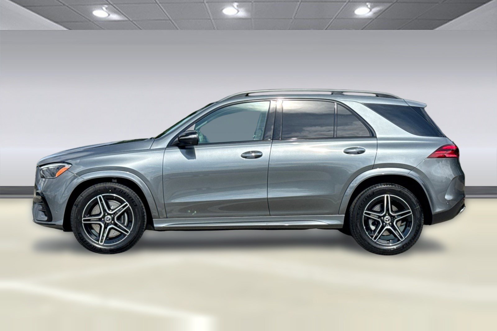 New 2026 Mercedes-Benz GLB 250 image 2