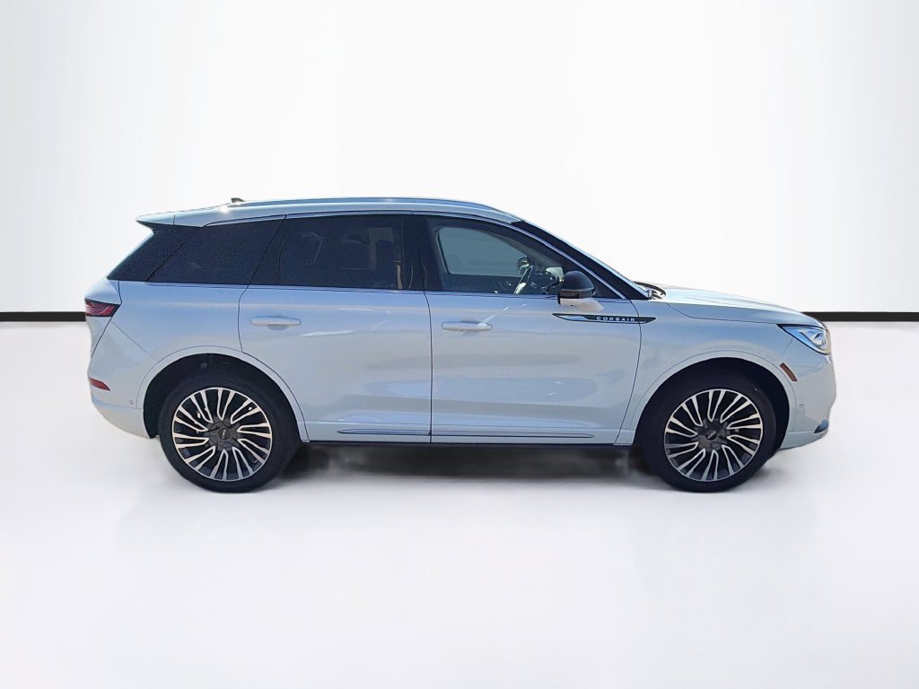 Used 2022 Lincoln Corsair Reserve w/ Equipment Group 201A AWD/4WD image 4