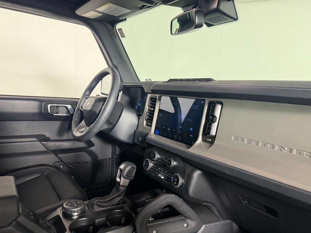Used 2025 Ford Bronco Outer Banks w/ Sasquatch Package AWD/4WD image 32